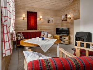 TV a/nebo společenská místnost v ubytování Holiday Home Granlien by Interhome