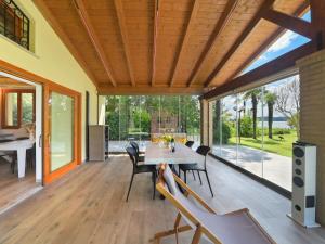 Balkón nebo terasa v ubytování Chalet La Spiaggia by Interhome + 26 fotografií