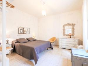 A bed or beds in a room at Apartment Aloe by Interhome
