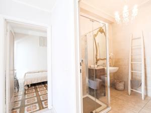 A bathroom at Apartment Aloe by Interhome