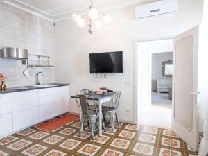 A kitchen or kitchenette at Apartment Aloe by Interhome