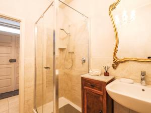A bathroom at Apartment Aloe by Interhome