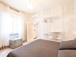 A bed or beds in a room at Apartment Aloe by Interhome