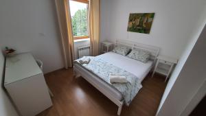 Postel nebo postele na pokoji v ubytování Prenočišča Center Mir In Dobro