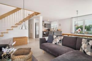 a living room with a couch and a kitchen at Time Out - Appartement Bodensee in Friedrichshafen