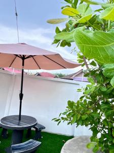 En have udenfor mommy cottage pool homestay