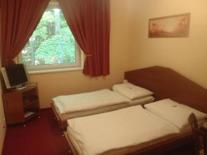 Posteľ alebo postele v izbe v ubytovaní Hotel West