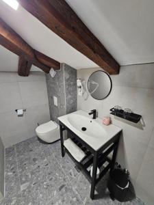 Koupelna v ubytování Villa GAJ + 95 fotografií