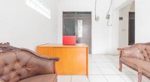Galeriebild der Unterkunft RedDoorz Syariah near Alun Alun Palimanan in Cirebon