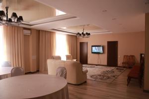 een woonkamer met een bank en een tafel bij Center Hotel in Bisjkek