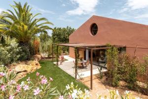 a house with a courtyard and a garden at Les Maisons Du Sud in Saint-Tropez