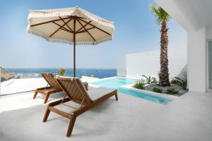 Bazén v ubytování Golden Vista, Beachfront Suites by Explore Andros nebo v jeho okolí