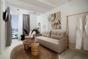 Posezení v ubytování Golden Vista, Beachfront Suites by Explore Andros