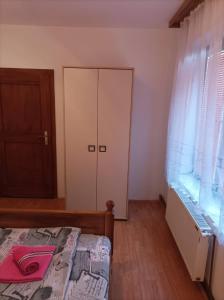 Una cama o camas en una habitación de Apartmani Milivojevic