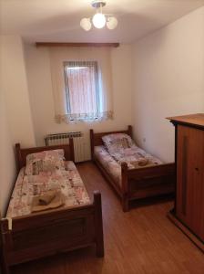 Una cama o camas en una habitación de Apartmani Milivojevic