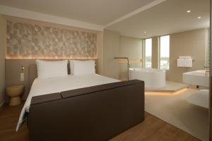 Postel nebo postele na pokoji v ubytování WestCord Art Hotel Amsterdam 4 stars