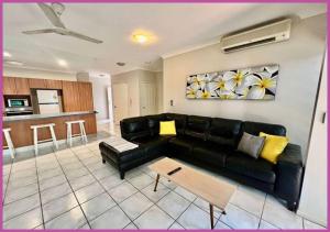 Χώρος καθιστικού στο Riverside Boulevard 13-151