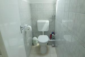 A bathroom at Bianka Apartman