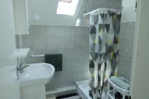A bathroom at Bianka Apartman