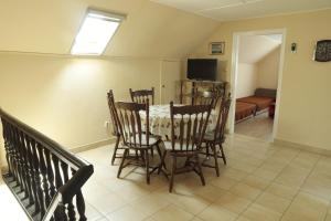 A television and/or entertainment centre at Bianka Apartman