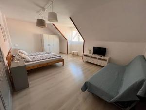 Posteľ alebo postele v izbe v ubytovaní Pacsirta Apartman Grand
