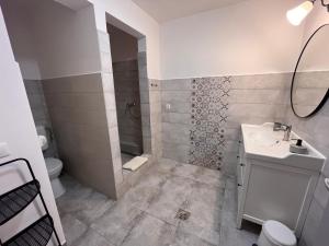 Kúpeľňa v ubytovaní Pacsirta Apartman Grand