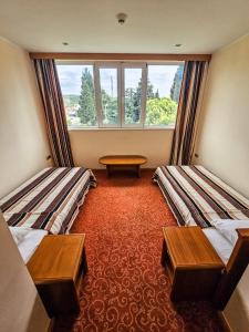 Postel nebo postele na pokoji v ubytování Mali Hotel BaMBiS + 37 fotografií