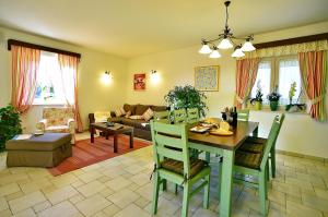 Posedenie v ubytovaní Villa D'Arsa