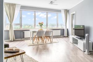 a living room with a table and chairs with a vase of flowers at Schleswiger Ausblick in Schleswig