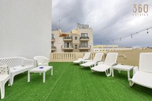 Istumisnurk majutusasutuses Spacious 4BR Terraced House with Rooftop Access by 360 Estates