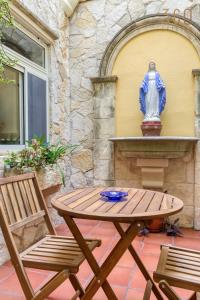 Spacious 4BR Terraced House with Rooftop Access by 360 Estates 파티오 또는 야외 공간
