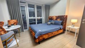 EG Private House -BGC UPTOWN客房内的一张或多张床位