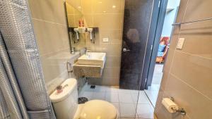 EG Private House -BGC UPTOWN的一间浴室