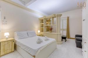 Spacious 4BR Terraced House with Rooftop Access by 360 Estates 객실 침대