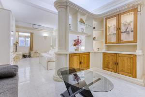 Spacious 4BR Terraced House with Rooftop Access by 360 Estates 휴식 공간