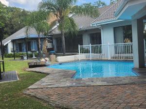 Kolam renang di atau dekat dengan La Tranquillité