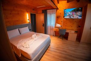 Hotel Shpija e Gjyshit客房内的一张或多张床位