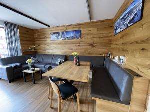 Гостиная зона в Apartment Špindlerův Mlýn 46 by Interhome