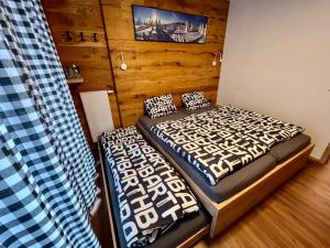 Кровать или кровати в номере Apartment Špindlerův Mlýn 46 by Interhome