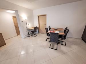 Posezení v ubytování Apartment Sunshine view by Interhome