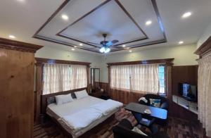 a bedroom with a bed and a ceiling at NAVARATHNA International resort in Sollebail