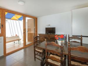 TV a/nebo společenská místnost v ubytování Holiday Home Los Pinos by Interhome