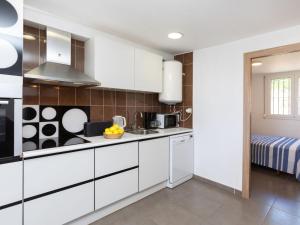 Kuchyň nebo kuchyňský kout v ubytování Holiday Home Los Pinos by Interhome