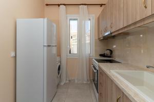 Onar House - Modern Stay in Nature的厨房或小厨房