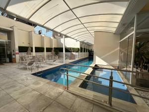 a swimming pool in a building with a ceiling at SH154 Descubra o Aconchego Próx Av Paulista in Sao Paulo