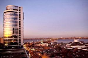 Afbeelding uit fotogalerij van SkyTech Most City Hotel 19 floor PANORAMIC VIEW in Dnipro
