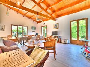 Μια τηλεόραση ή/και κέντρο ψυχαγωγίας στο Holiday Home L'Horizon A by Interhome