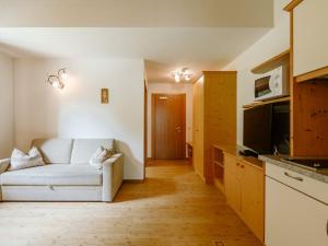 Kuchyň nebo kuchyňský kout v ubytování Apartment Nr- 19 by Interhome