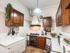 Η κουζίνα ή μικρή κουζίνα στο Holiday Home Lidia by Interhome +23 φωτογραφίες