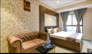 Postel nebo postele na pokoji v ubytování Urban Cliff Hotel + 23 fotografií